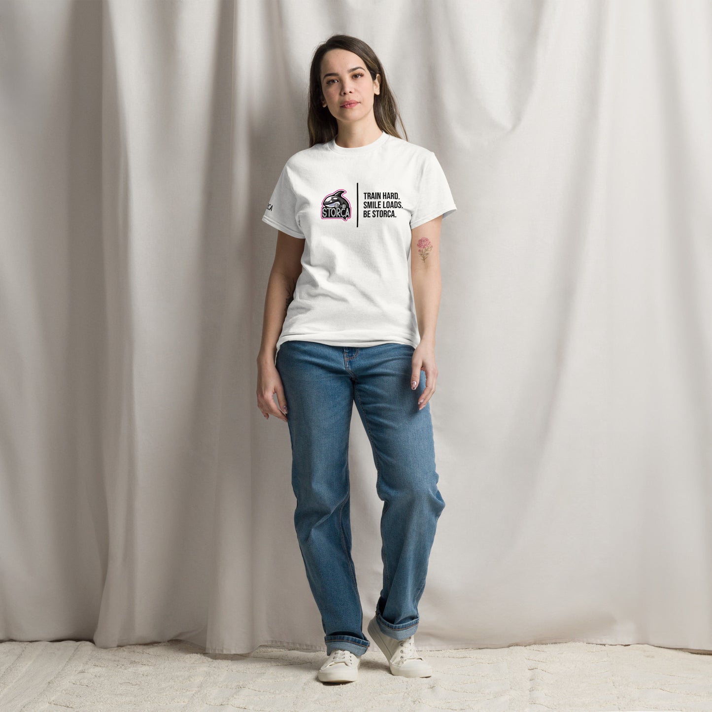 STORCA TEE // WHITE LOGO´N´MOTTO.